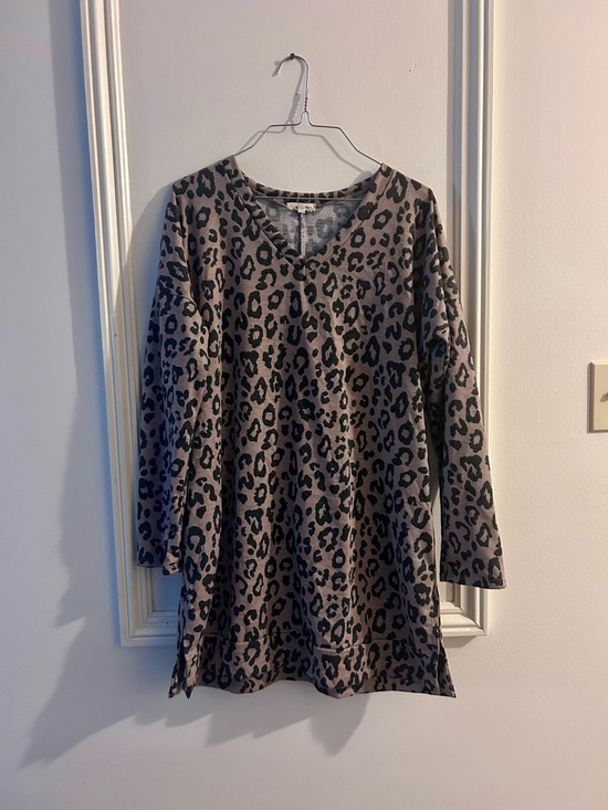 Sweet Pea Dresses & Skirts - Leopard Print V-Neck mini dress — Taupe and Black